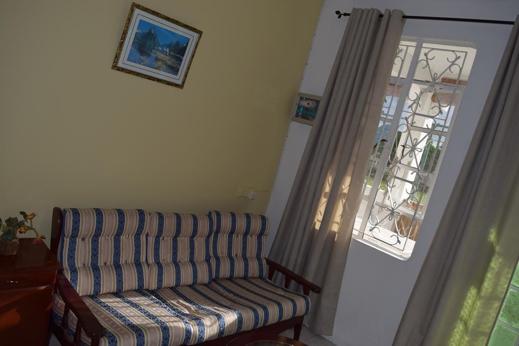 Mauri Holidays 'Budgeted Apartment' La Gaulette Bilik gambar