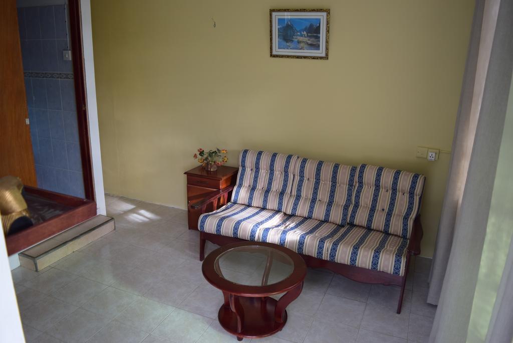 Mauri Holidays 'Budgeted Apartment' La Gaulette Bilik gambar