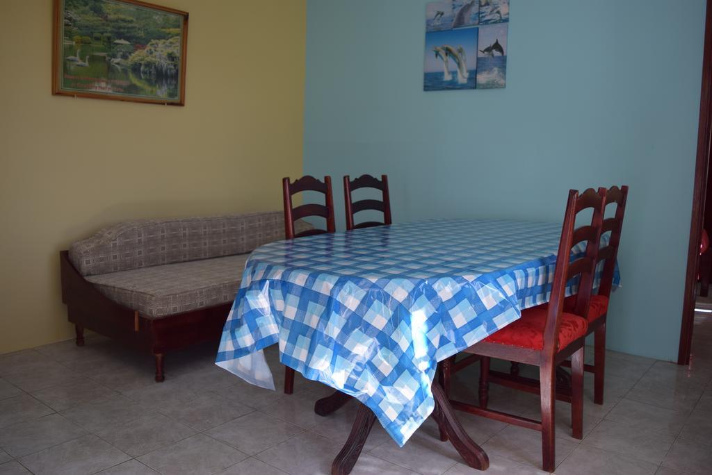 Mauri Holidays 'Budgeted Apartment' La Gaulette Bilik gambar