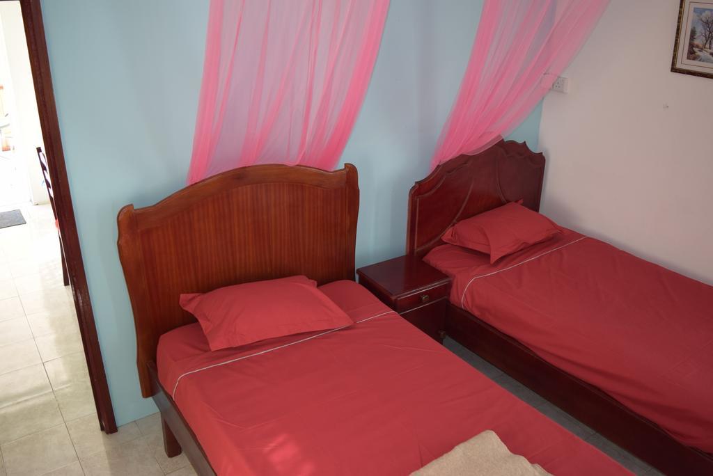 Mauri Holidays 'Budgeted Apartment' La Gaulette Bilik gambar