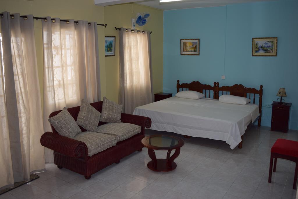 Mauri Holidays 'Budgeted Apartment' La Gaulette Bilik gambar